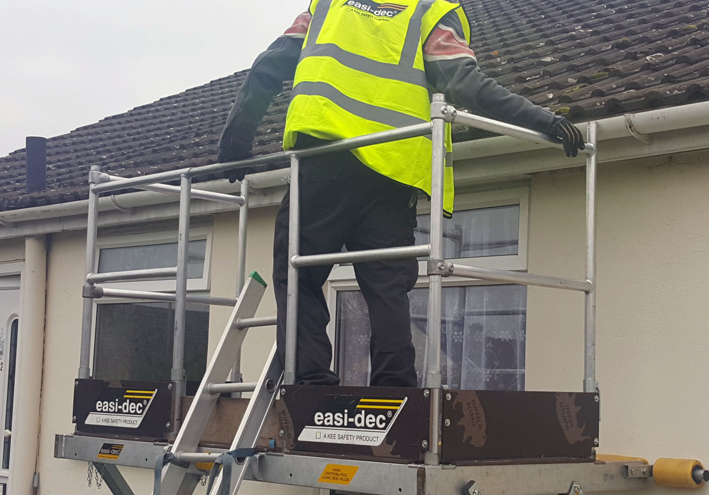 2M Platform On Mini Legs